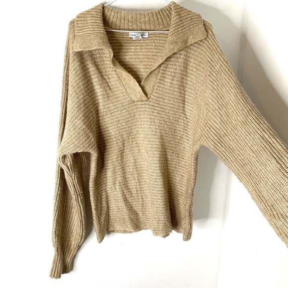 cupcakes and cashmere Oversized Neutral Knit V-Neck Sweater - Picture 2 of 8